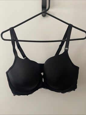 Torrid Lightly Lined T-Shirt Bra-Black Lace Trim